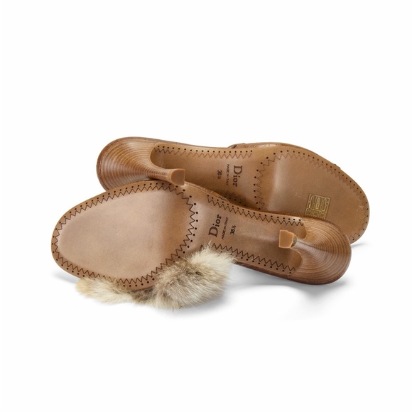 Dior S/S 2003 Brown Fur Horn Toggle Leather Heels - Picture 6 of 6